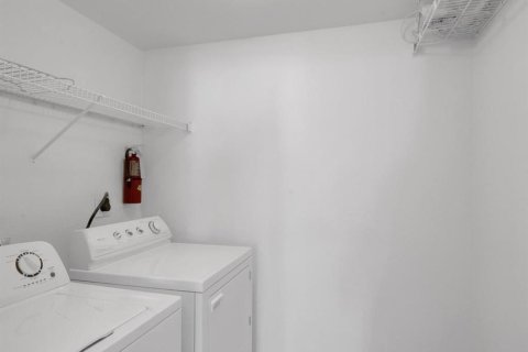 Condo in Stuart, Florida, 2 bedrooms  № 1217450 - photo 8