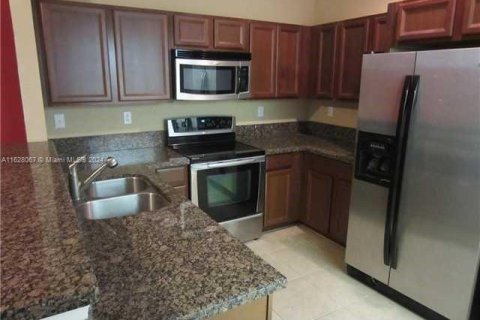 Condominio en venta en Miami Gardens, Florida, 3 dormitorios, 131.83 m2 № 1282229 - foto 2