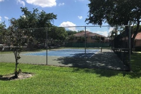 Copropriété à vendre à Pembroke Pines, Floride: 2 chambres, 84.91 m2 № 1282284 - photo 4