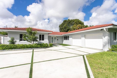 Villa ou maison à louer à Dania Beach, Floride: 4 chambres, 164.62 m2 № 198298 - photo 2