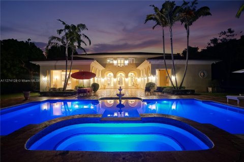 Casa en venta en Pinecrest, Florida, 8 dormitorios, 809.36 m2 № 124695 - foto 1