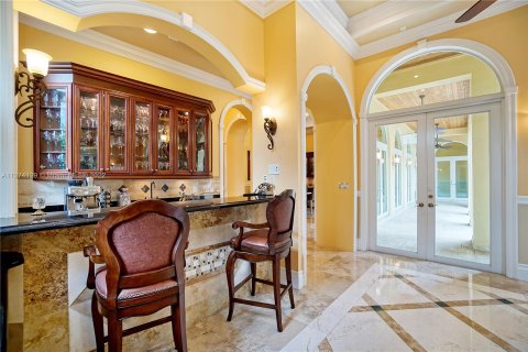 House in Pinecrest, Florida 8 bedrooms, 809.36 sq.m. № 124695 - photo 26