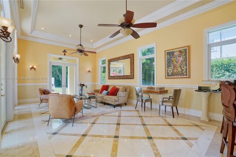 House in Pinecrest, Florida 8 bedrooms, 809.36 sq.m. № 124695 - photo 25