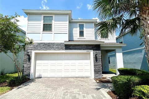 Casa en venta en Kissimmee, Florida, 7 dormitorios, 307.88 m2 № 1336716 - foto 1