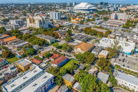 Commercial property in Miami, Florida № 991321 - photo 22