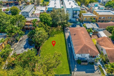 Commercial property in Miami, Florida № 991321 - photo 1