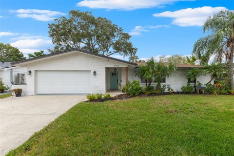 Casa en venta en Saint Petersburg, Florida, 4 dormitorios, 174.47 m2 № 1400714 - foto 1