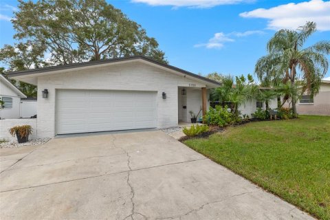 Casa en venta en Saint Petersburg, Florida, 4 dormitorios, 174.47 m2 № 1400714 - foto 2