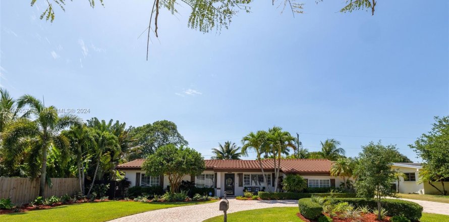 Villa ou maison à Palmetto Bay, Floride 5 chambres, 285.4 m2 № 1128453