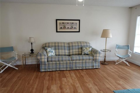 Condo in New Port Richey, Florida, 1 bedroom  № 1113504 - photo 3