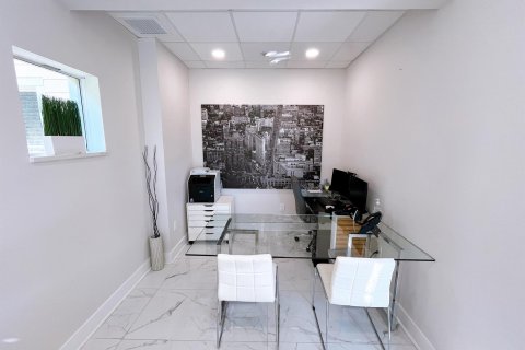 Office in West Palm Beach, Florida № 788333 - photo 2