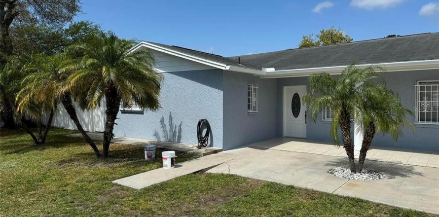 House in Tampa, Florida 3 bedrooms, 127.28 sq.m. № 1374050