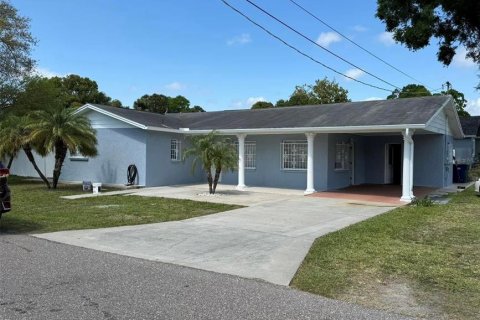 House in Tampa, Florida 3 bedrooms, 127.28 sq.m. № 1374050 - photo 2