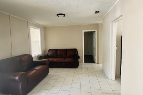 Villa ou maison à louer à Jacksonville, Floride: 1 chambre, 102.19 m2 № 820830 - photo 2