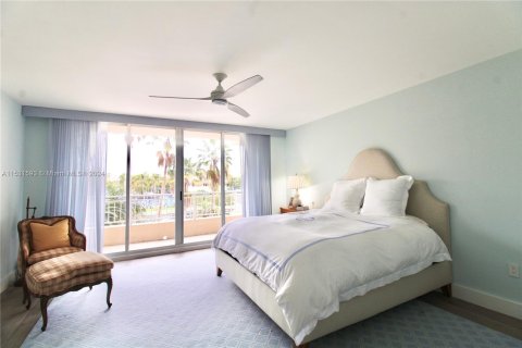 Condo in Key Biscayne, Florida, 3 bedrooms  № 1008959 - photo 13