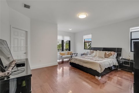Casa en venta en Doral, Florida, 5 dormitorios, 293.57 m2 № 1009004 - foto 21