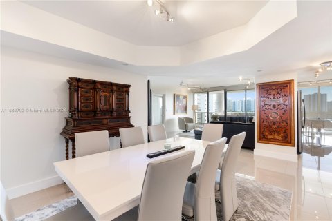 Condo in Aventura, Florida, 3 bedrooms  № 1421614 - photo 5