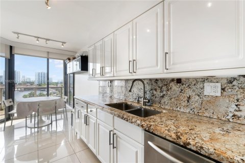 Condo in Aventura, Florida, 3 bedrooms  № 1421614 - photo 7