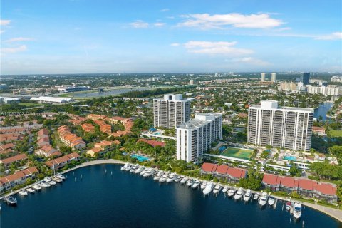 Condo in Aventura, Florida, 3 bedrooms  № 1421614 - photo 26