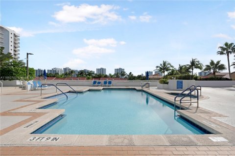 Condo in Aventura, Florida, 3 bedrooms  № 1421614 - photo 19