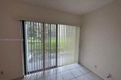 Condominio en venta en Miramar, Florida, 2 dormitorios, 77.29 m2 № 965610 - foto 6