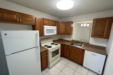 Condominio en venta en Miramar, Florida, 2 dormitorios, 77.29 m2 № 965610 - foto 3