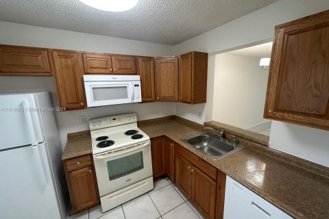 Condominio en venta en Miramar, Florida, 2 dormitorios, 77.29 m2 № 965610 - foto 2