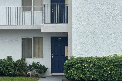 Condominio en venta en Miramar, Florida, 2 dormitorios, 77.29 m2 № 965610 - foto 1