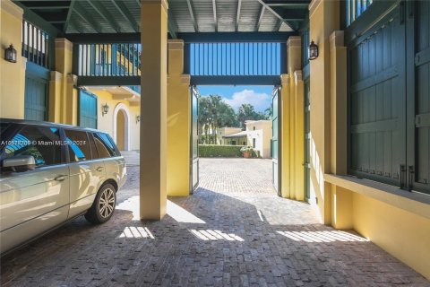Casa en venta en Coral Gables, Florida, 6 dormitorios, 591.6 m2 № 965658 - foto 23