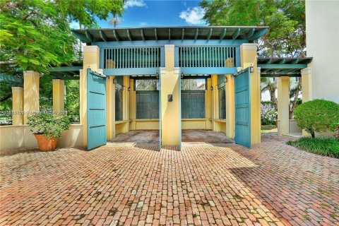 Casa en venta en Coral Gables, Florida, 6 dormitorios, 591.6 m2 № 965658 - foto 19