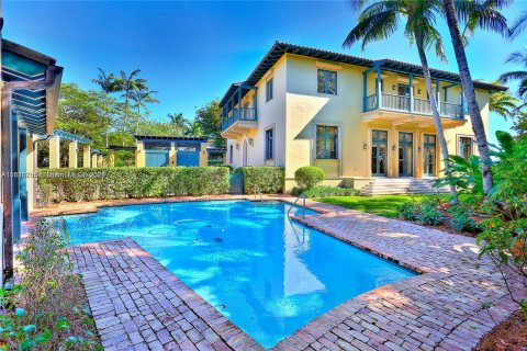 House in Coral Gables, Florida 6 bedrooms, 591.6 sq.m. № 965658 - photo 14