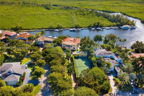 Casa en venta en Coral Gables, Florida, 6 dormitorios, 591.6 m2 № 965658 - foto 2
