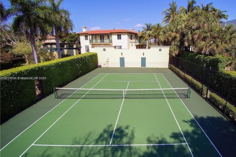 House in Coral Gables, Florida 6 bedrooms, 591.6 sq.m. № 965658 - photo 27