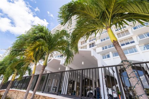 Copropriété à louer à Miami Beach, Floride: 2 chambres, 86.4 m2 № 132287 - photo 26