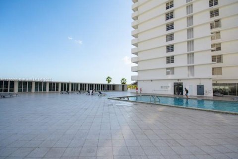 Copropriété à louer à Miami Beach, Floride: 2 chambres, 86.4 m2 № 132287 - photo 27