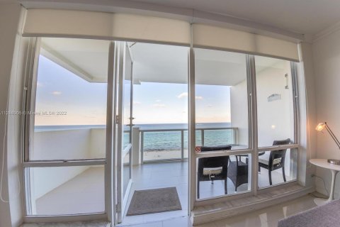 Copropriété à louer à Miami Beach, Floride: 2 chambres, 86.4 m2 № 132287 - photo 2