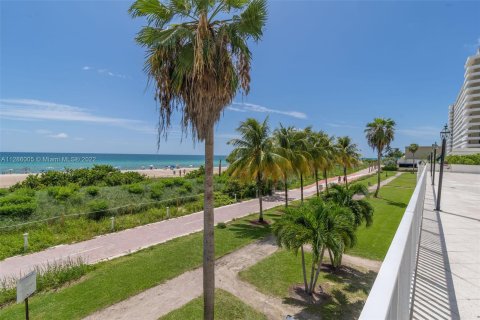 Condominio en alquiler en Miami Beach, Florida, 2 dormitorios, 86.4 m2 № 132287 - foto 21