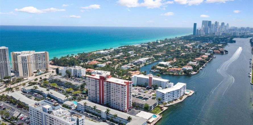 Condominio en Hallandale Beach, Florida, 1 dormitorio  № 1413931