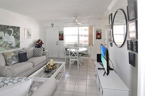 Condominio en venta en Hallandale Beach, Florida, 1 dormitorio, 69.68 m2 № 1413931 - foto 4