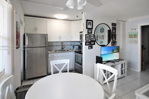 Condominio en venta en Hallandale Beach, Florida, 1 dormitorio, 69.68 m2 № 1413931 - foto 6