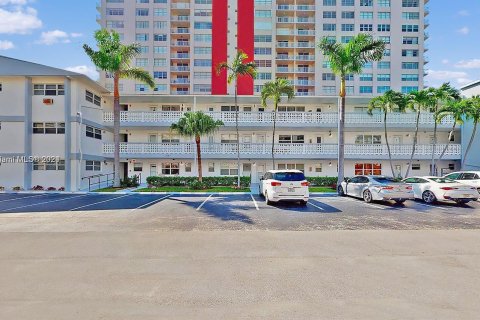 Condominio en venta en Hallandale Beach, Florida, 1 dormitorio, 69.68 m2 № 1413931 - foto 3