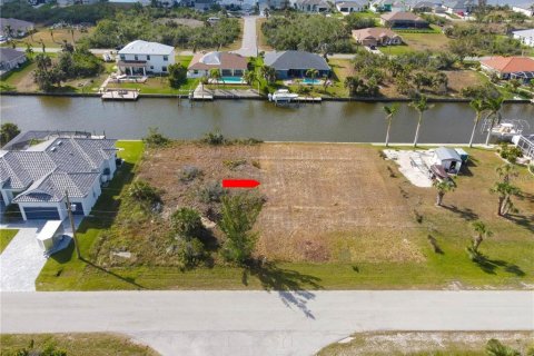 Terreno en venta en Port Charlotte, Florida № 920157 - foto 1