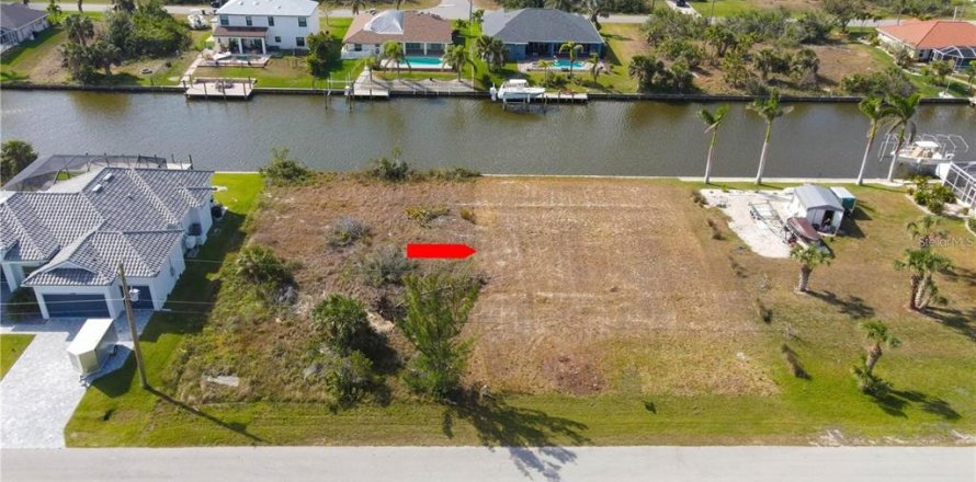 Land in Port Charlotte, Florida № 920157