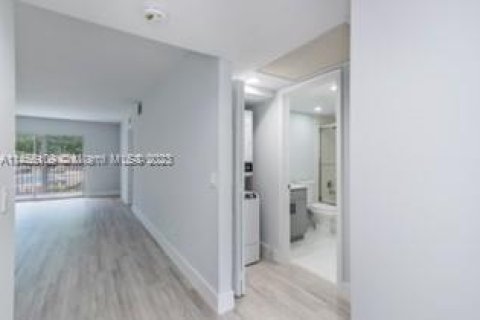 Condominio en venta en Pembroke Pines, Florida, 2 dormitorios, 110.74 m2 № 727913 - foto 15