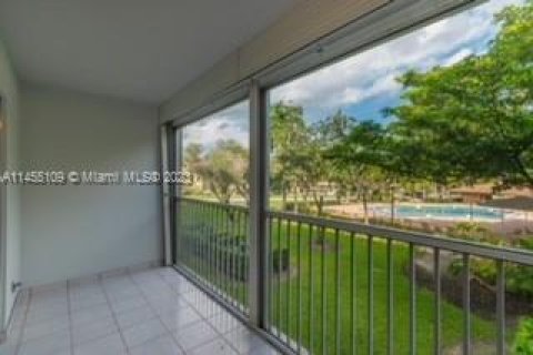 Condominio en venta en Pembroke Pines, Florida, 2 dormitorios, 110.74 m2 № 727913 - foto 3