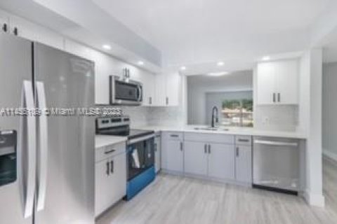 Condominio en venta en Pembroke Pines, Florida, 2 dormitorios, 110.74 m2 № 727913 - foto 14