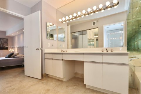 Condo in Aventura, Florida, 2 bedrooms  № 1235498 - photo 22