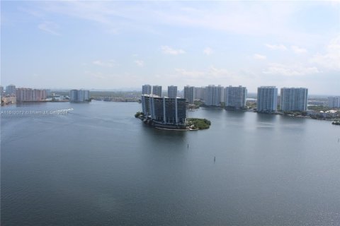 Condominio en venta en Aventura, Florida, 2 dormitorios, 109.72 m2 № 1235498 - foto 9