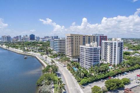 Condo in West Palm Beach, Florida, 1 bedroom  № 959403 - photo 2