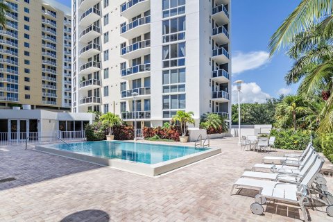 Condominio en venta en West Palm Beach, Florida, 1 dormitorio, 74.6 m2 № 959403 - foto 8